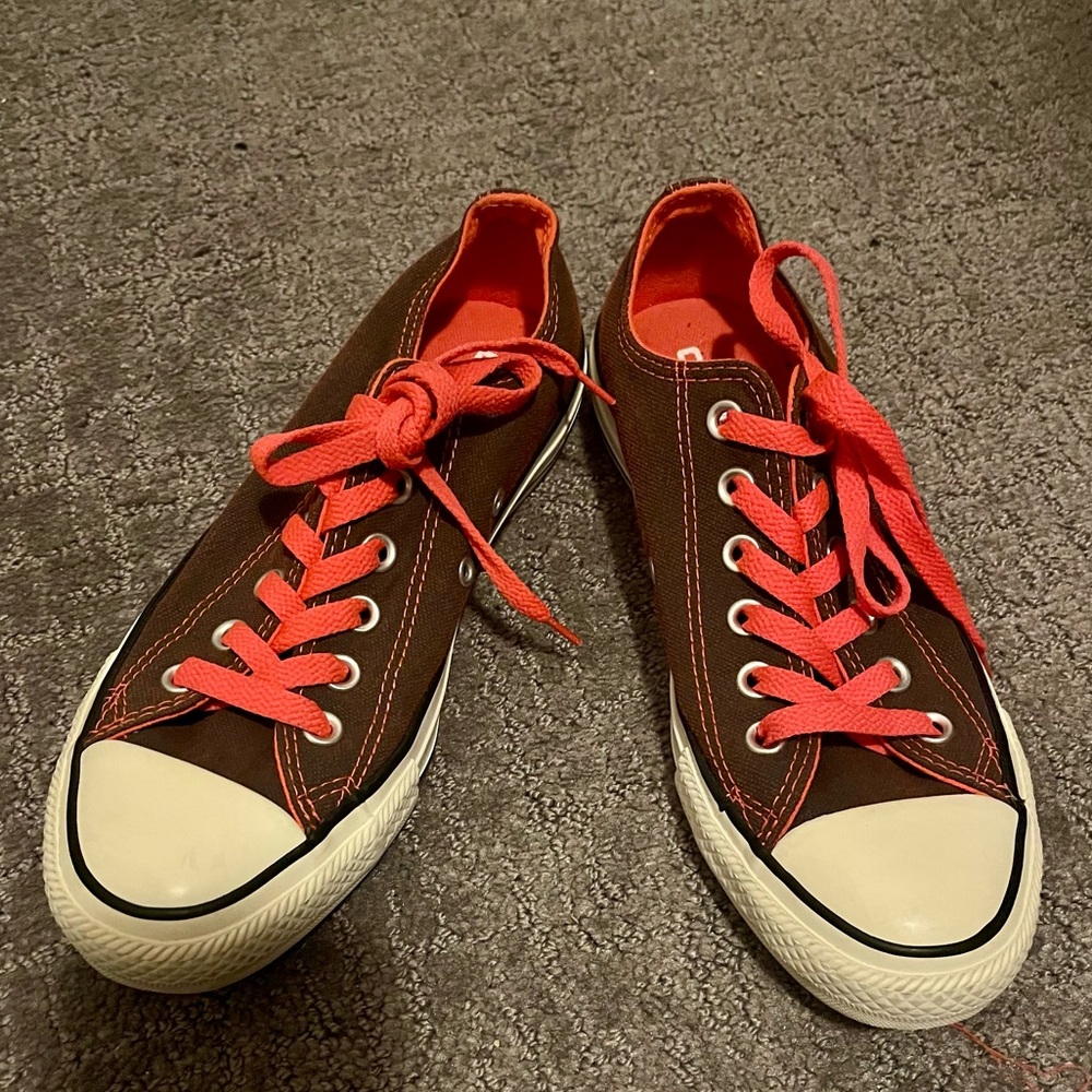 Converse Low top sz 5 but fit me size 6 (run big)